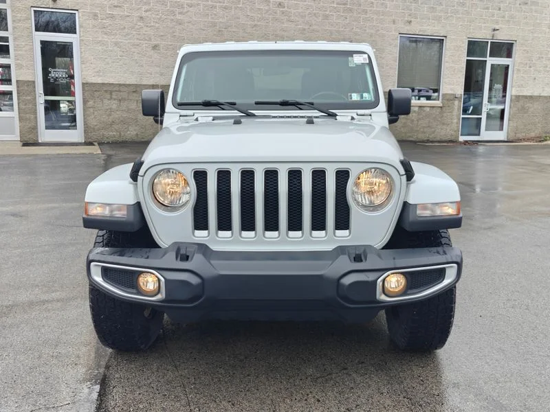 Used 2019 White Jeep Unlimited Sahara image 2