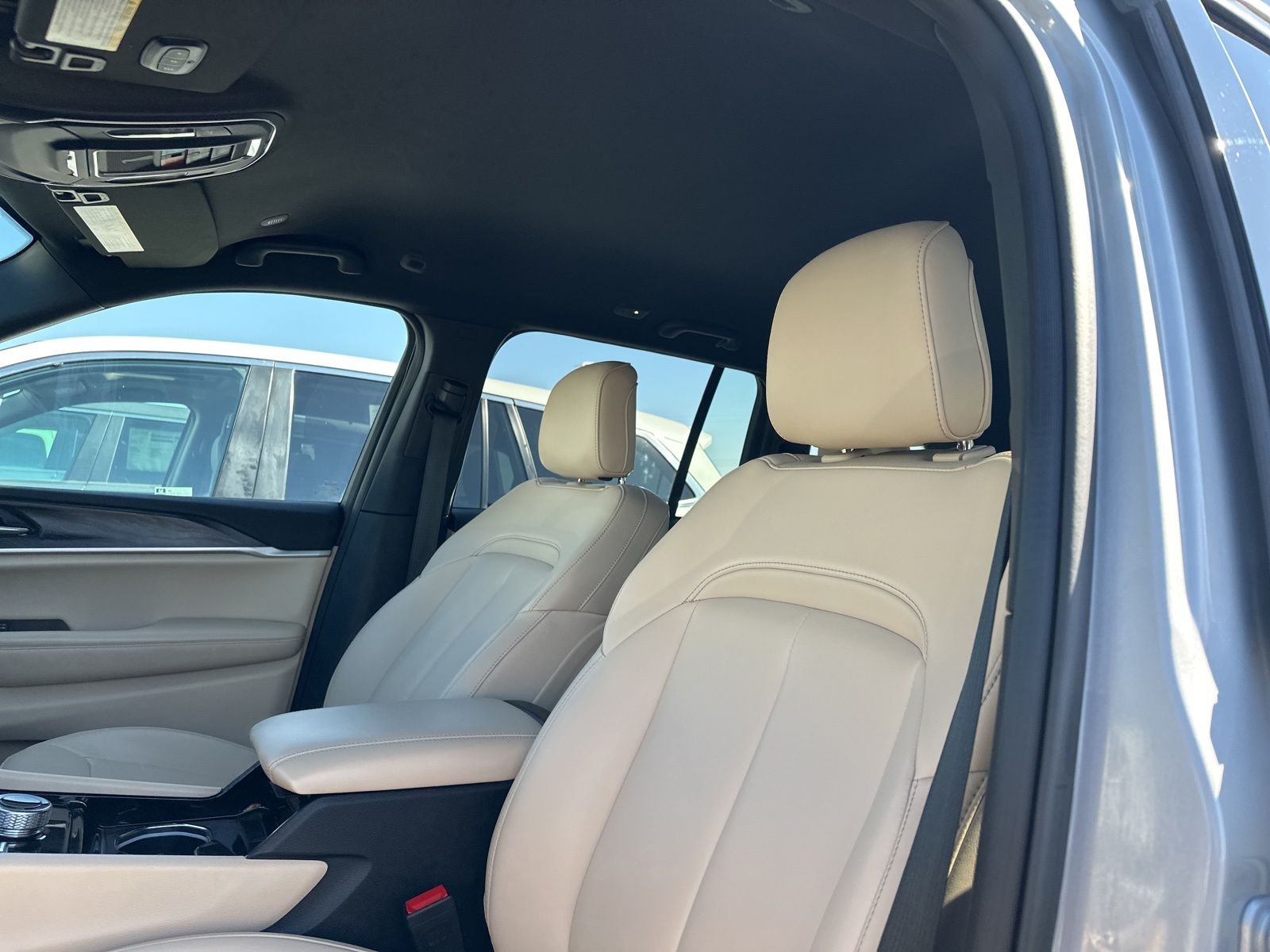 Used 2023 Silver Jeep Limited image 13