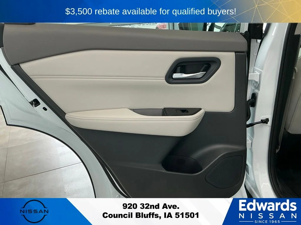 New 2026 Everest White Pearl TriCoat Nissan Dark Armor™ image 11