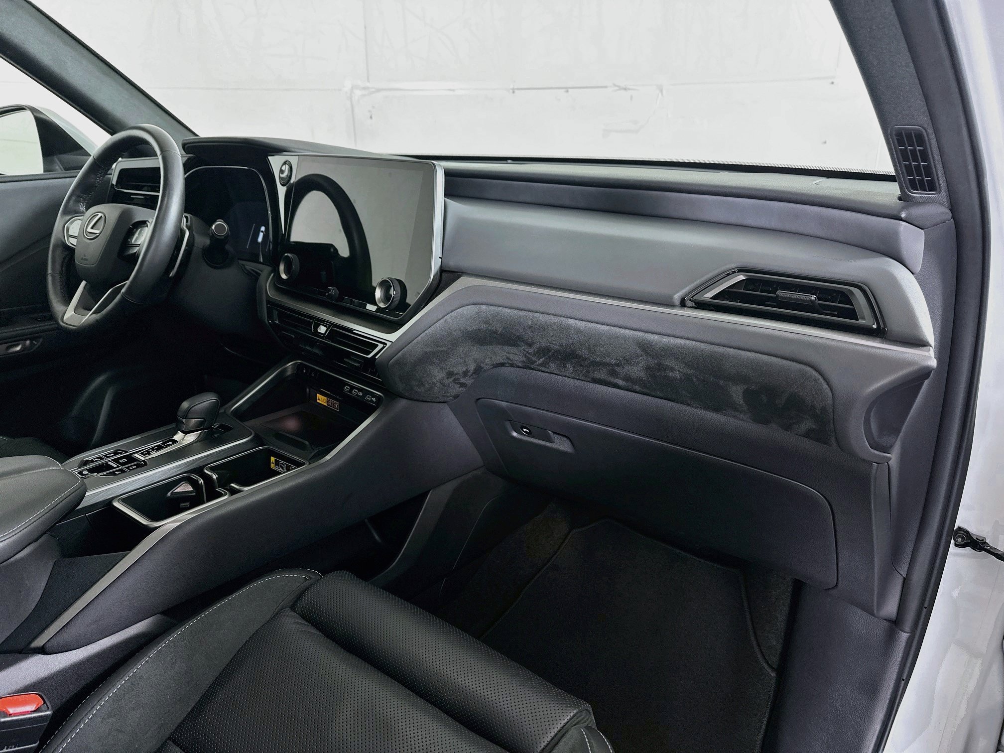 Certified Used 2025 Pearl Lexus 350 Luxury image 30