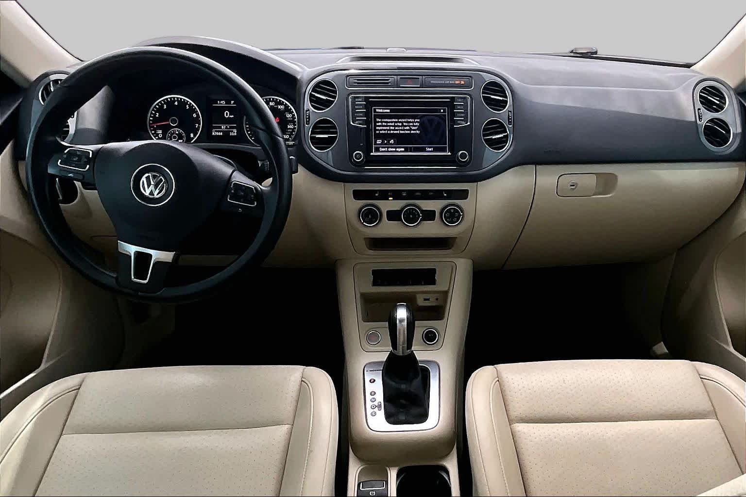 Used 2017  Volkswagen  image 16