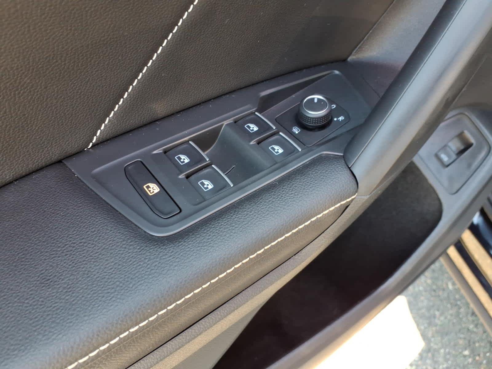 Certified Used 2023 DEEP BLACK PEARL EFFECT Volkswagen SE image 19