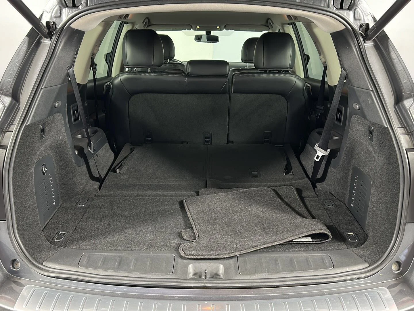 Used 2020 Gun Metallic Nissan SL image 29