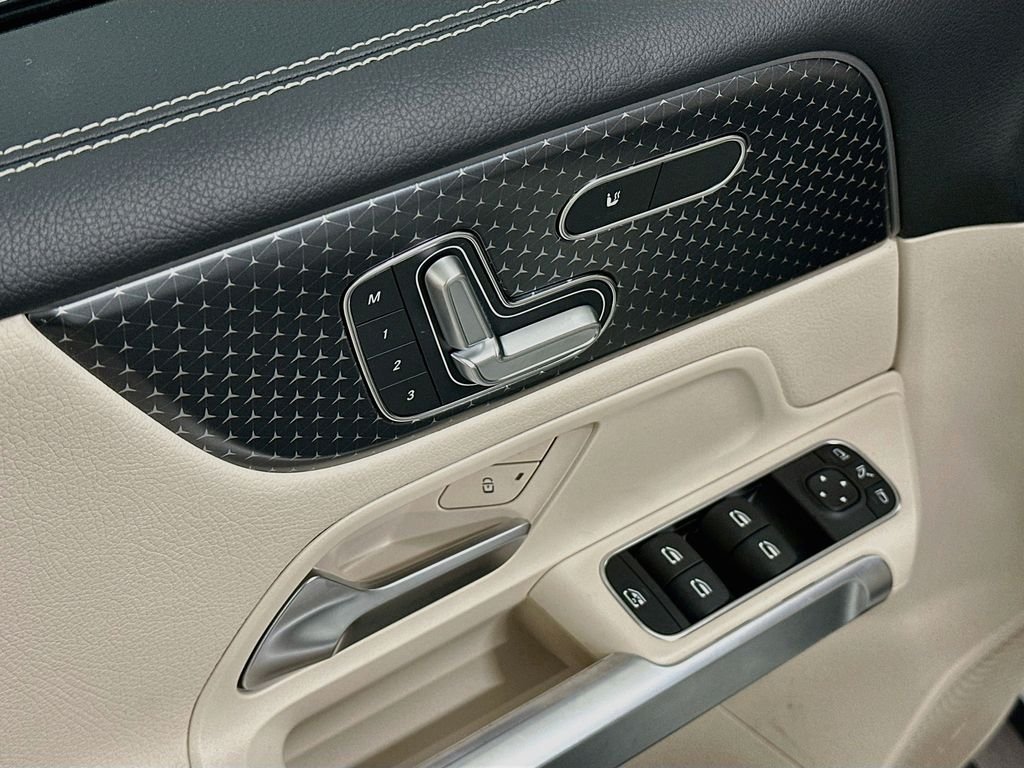 Used 2026 White Mercedes-Benz GLB 250 image 19