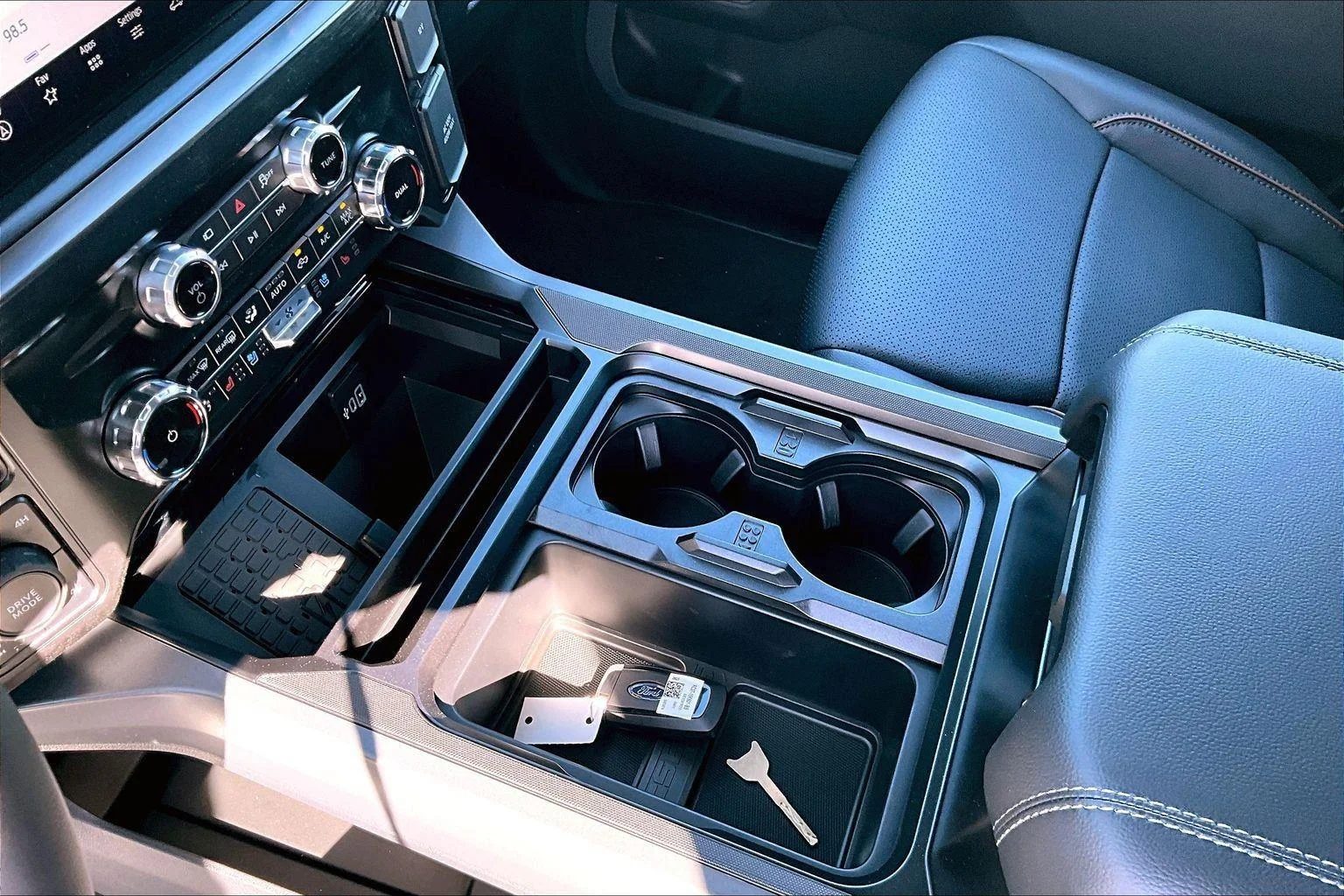 New 2026 Agate Black Metallic Ford F-250® Lariat® image 8