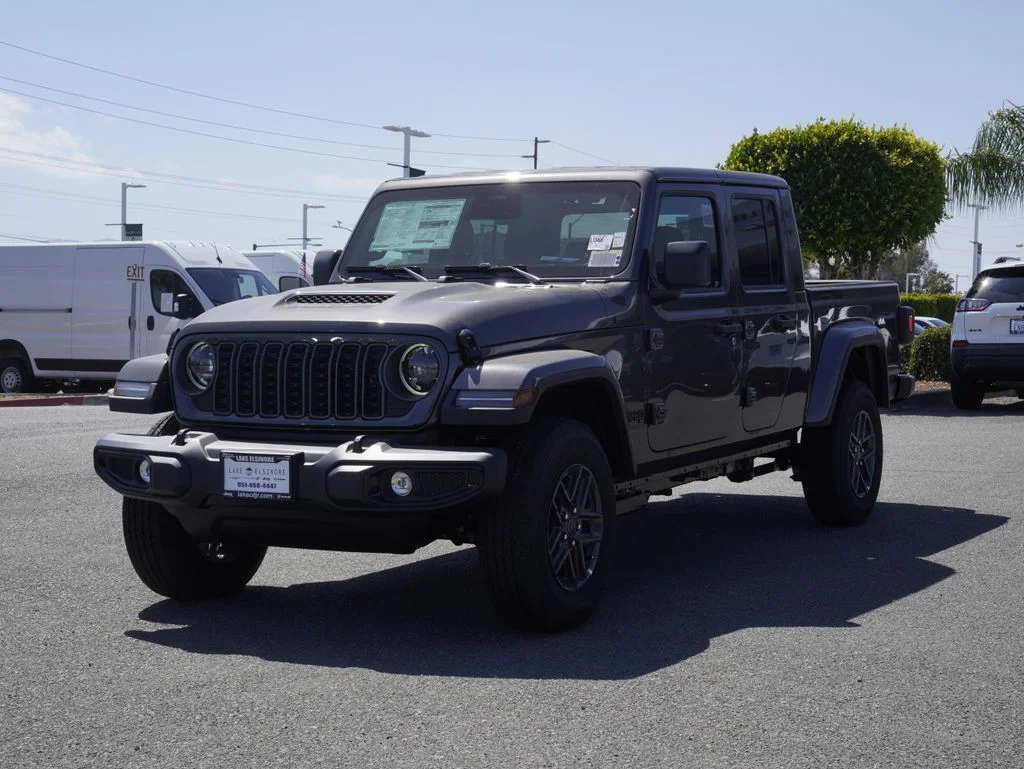 New 2026 Granite Crystal Metallic Clearcoat Jeep Sport S image 8