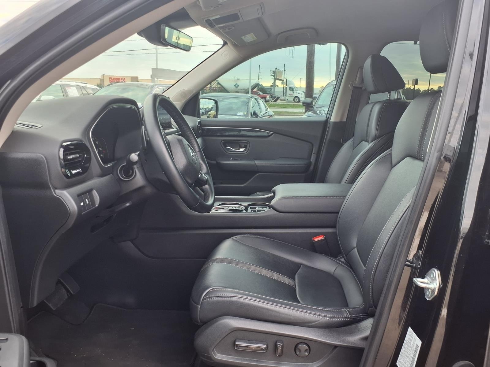2023 Honda Pilot photo 17 of 27