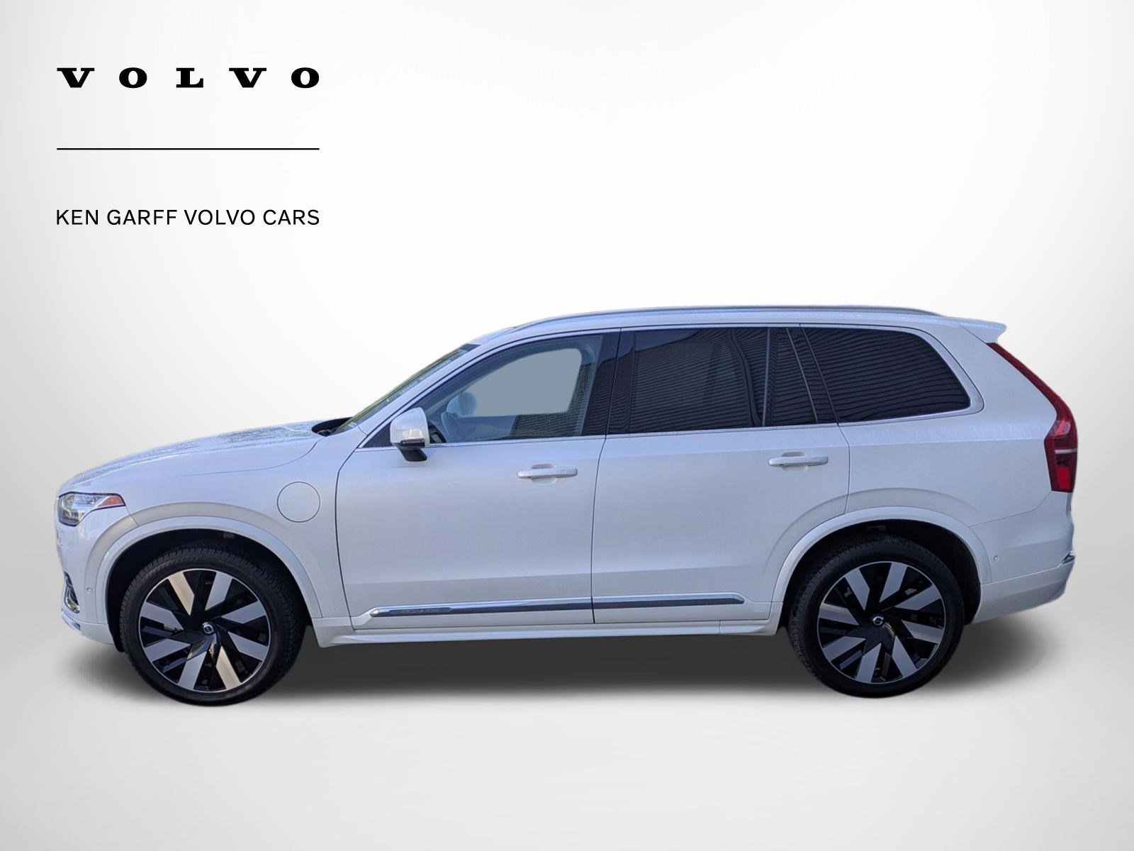 Certified Used 2024 Crystal White Volvo Plus Bright Theme image 7
