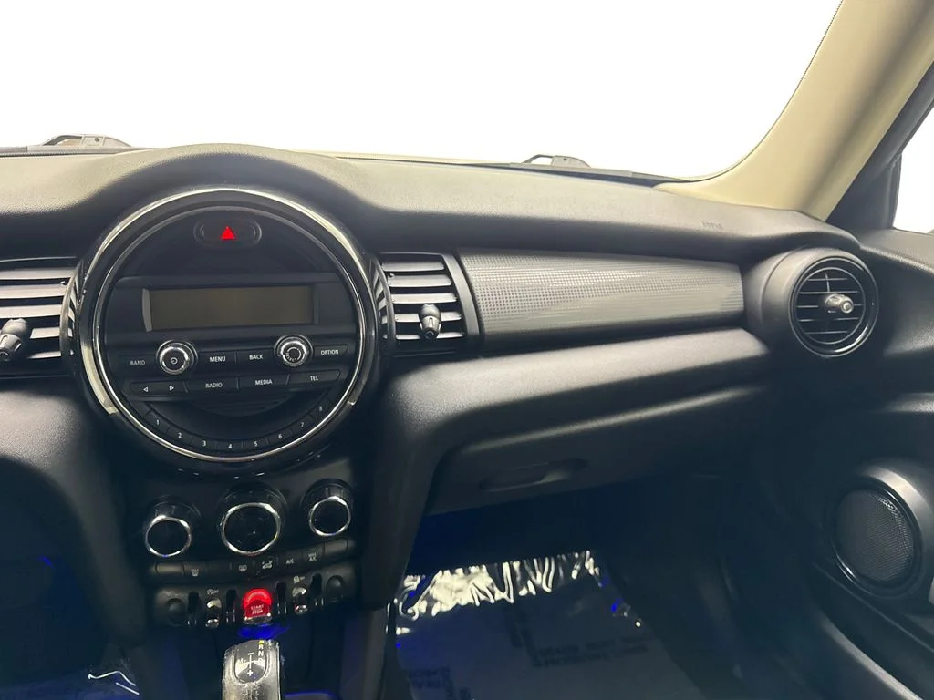 Used 2016 White MINI Base image 49