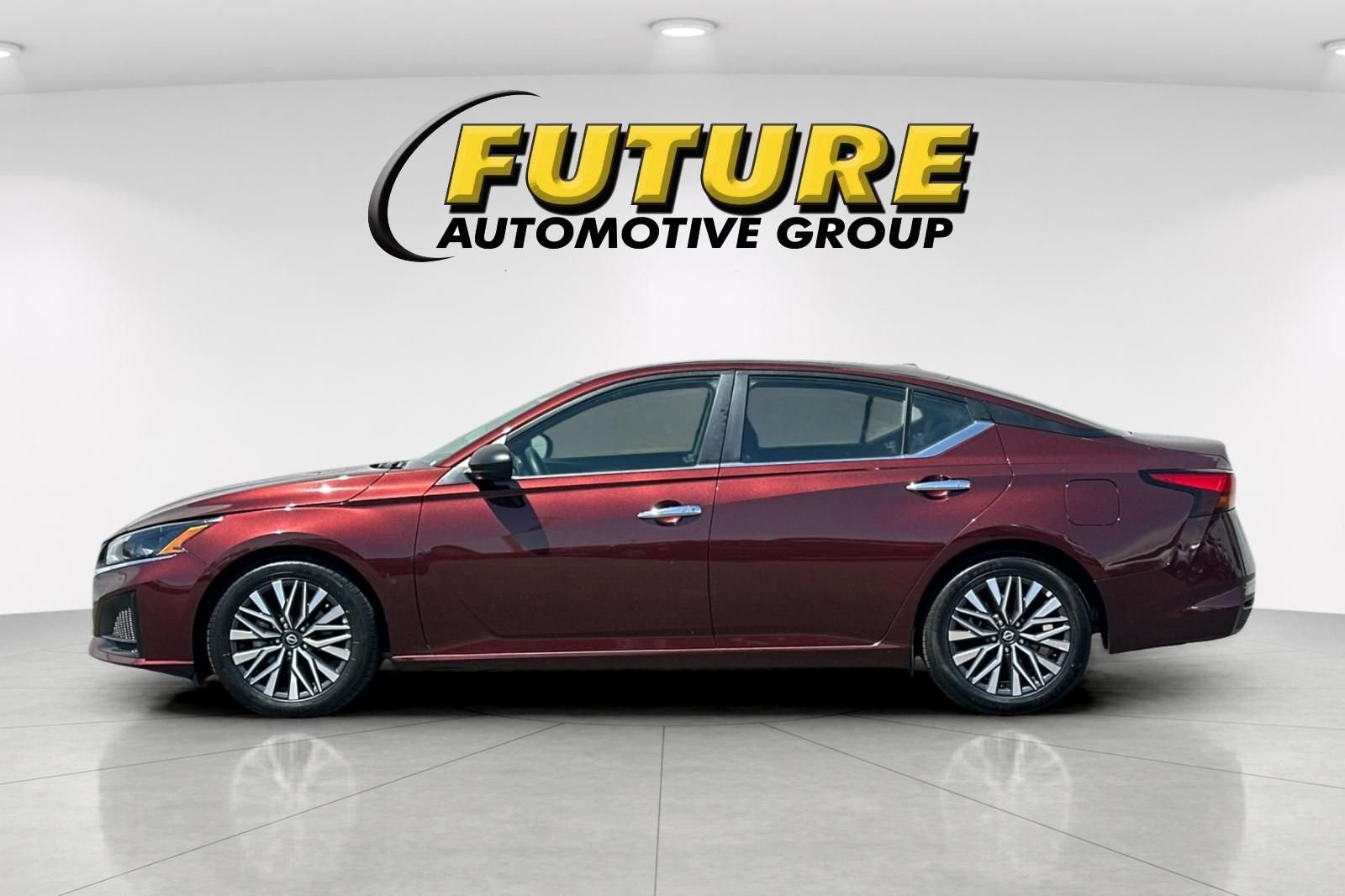 Used 2025 Red Nissan 2.5 SV image 7