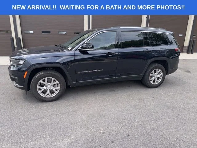 Used 2023 Blue Jeep Limited image 2