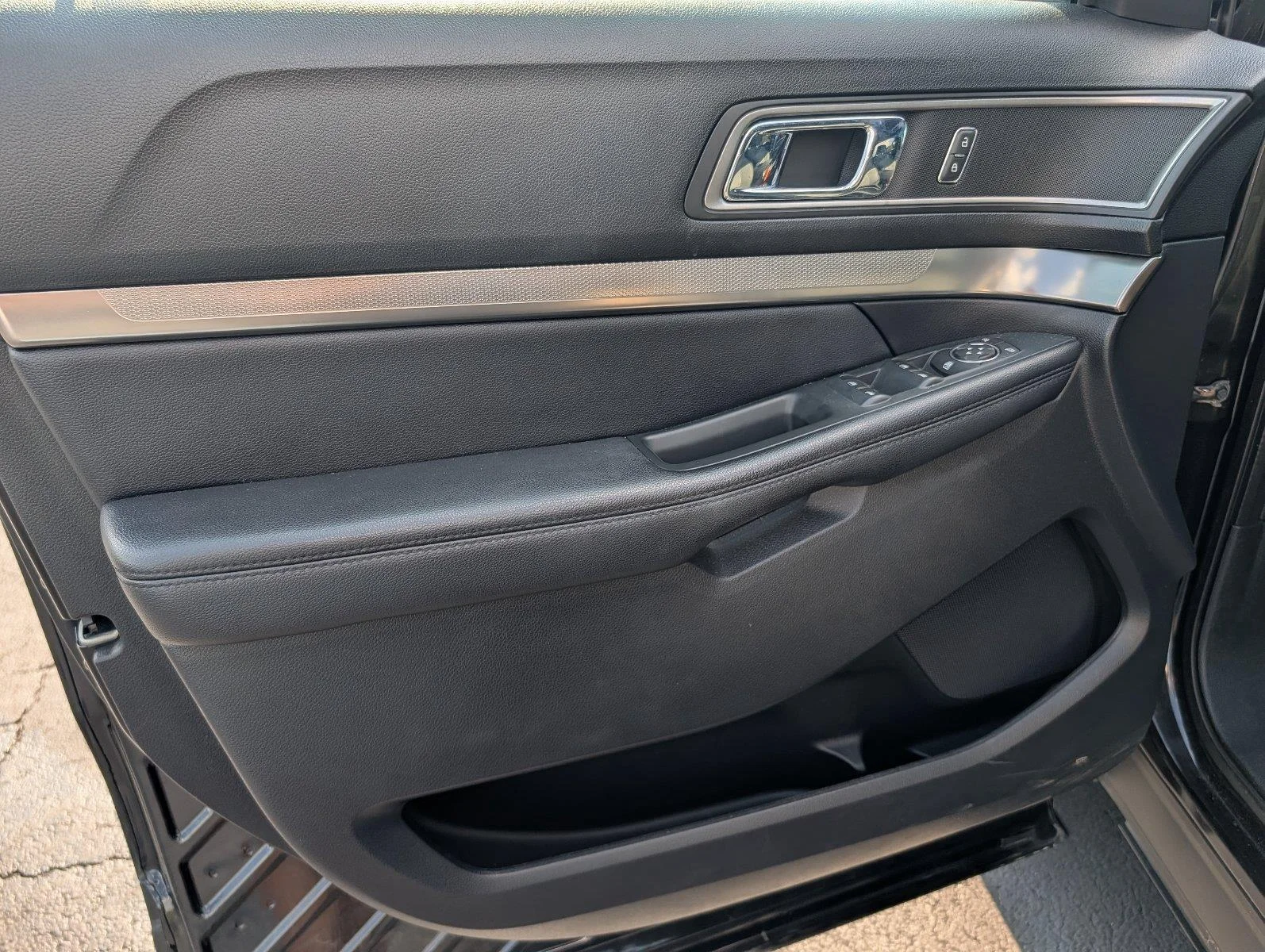 Used 2018 Shadow Black Ford XLT image 14
