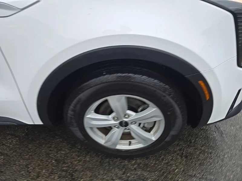Used 2025 White Kia LX image 10