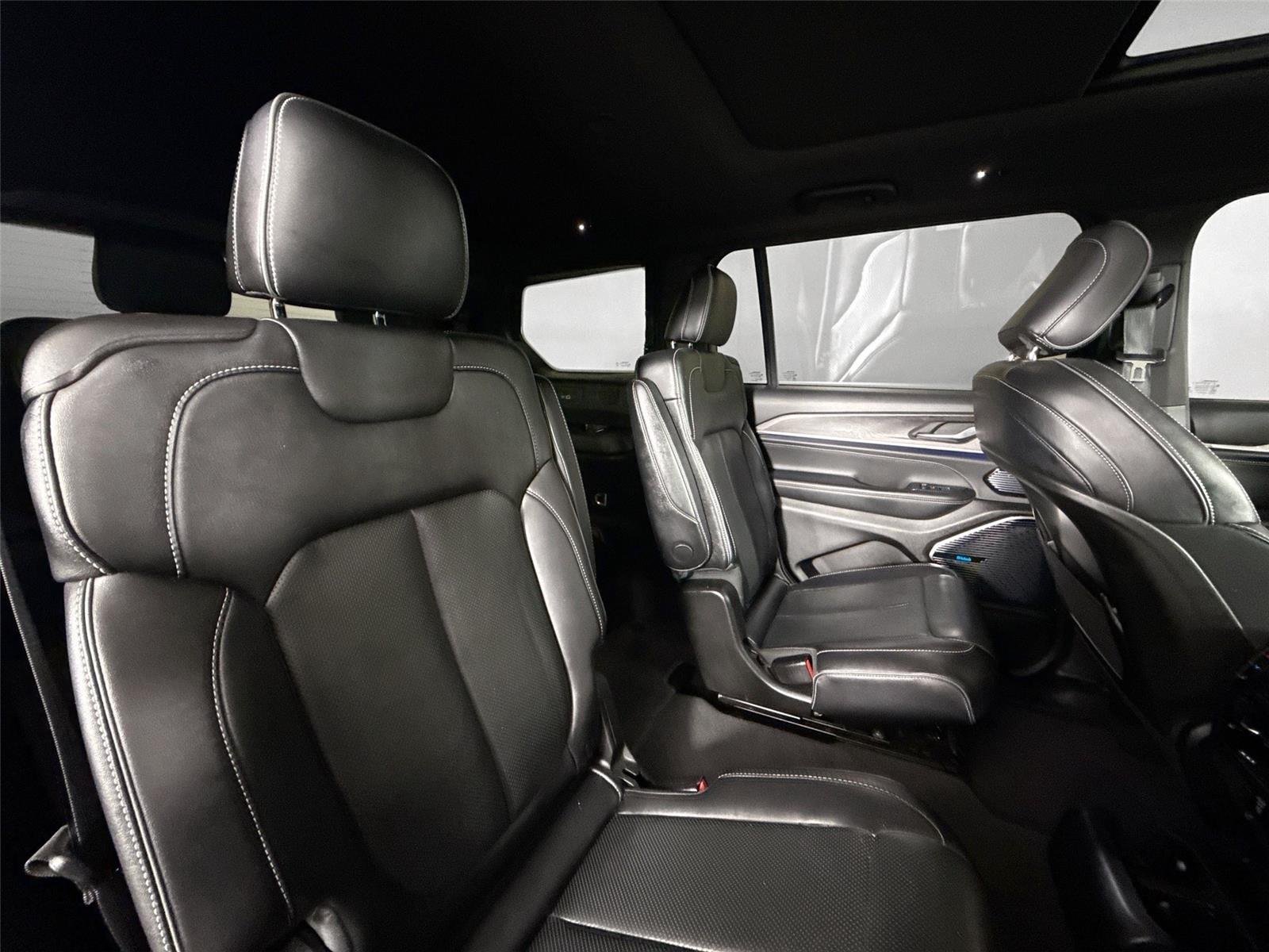 Used 2022 Velvet Red Pearlcoat Jeep Overland image 43