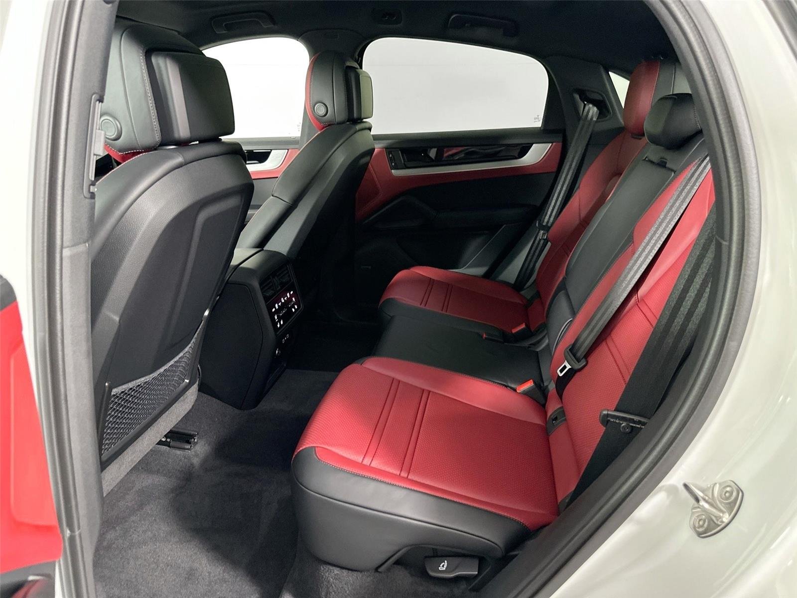 New 2026 White Porsche Cayenne E-Hybrid Coupé image 27