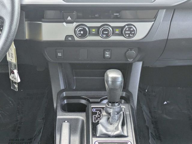 Used 2017 White Toyota SR image 19
