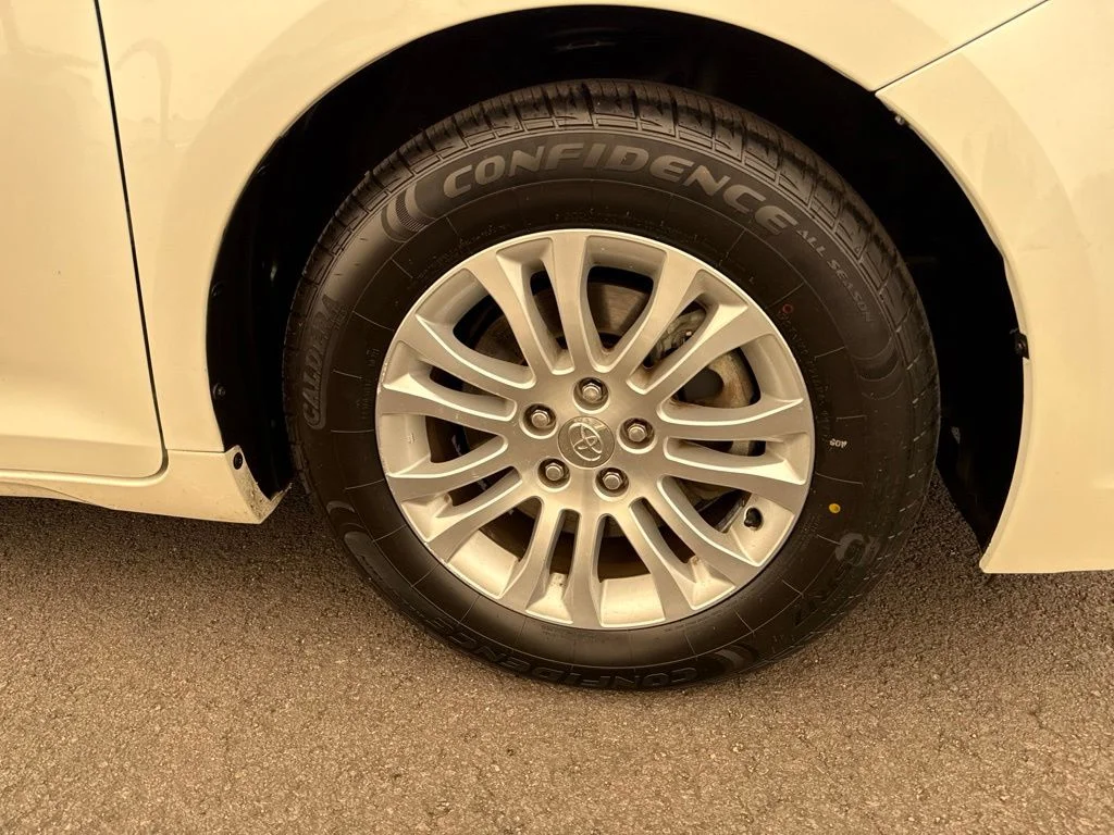 Used 2015 Blizzard Pearl Toyota XLE image 25
