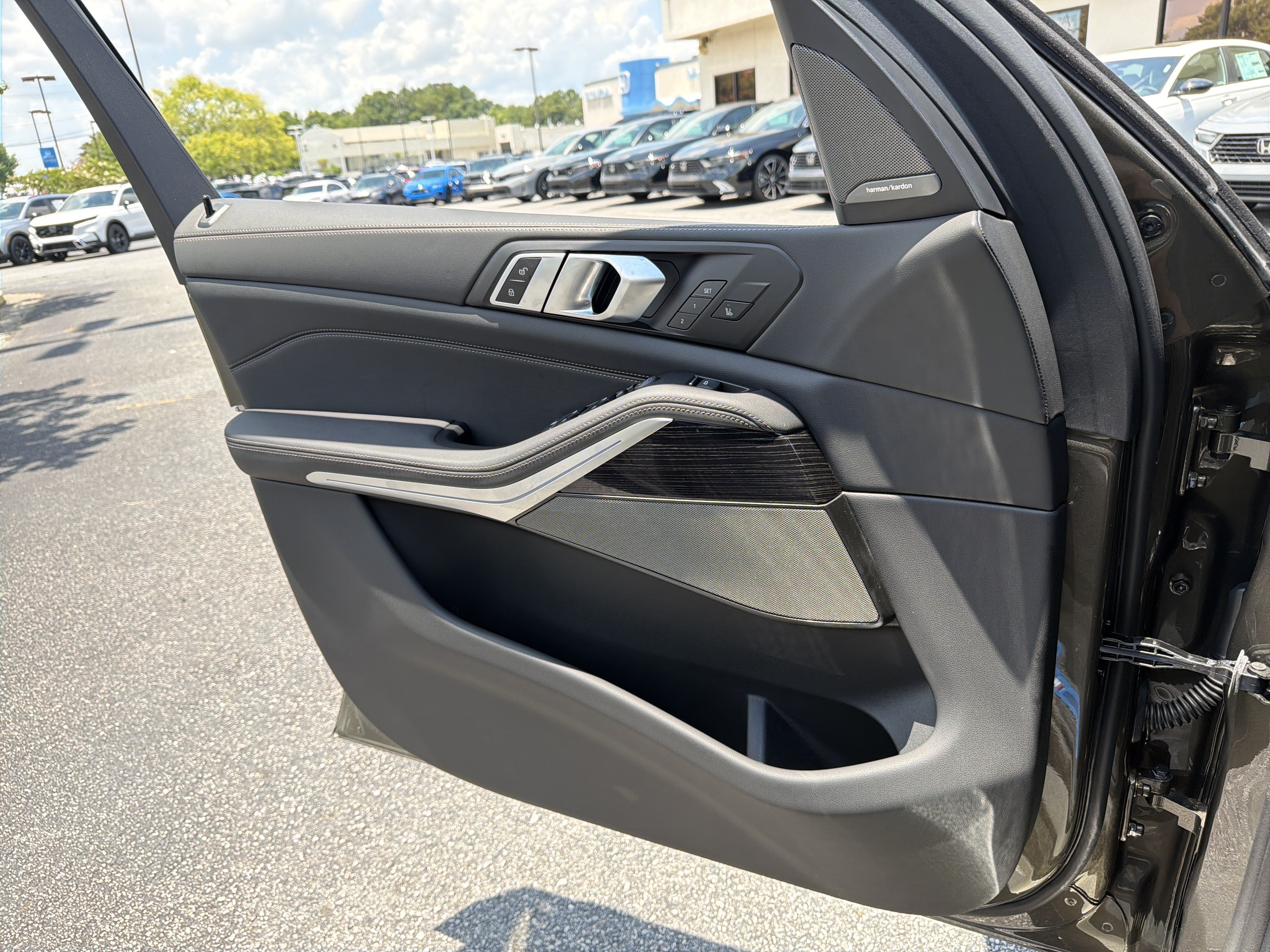 New 2026 Manhattan Green Metallic BMW sDrive40i image 14