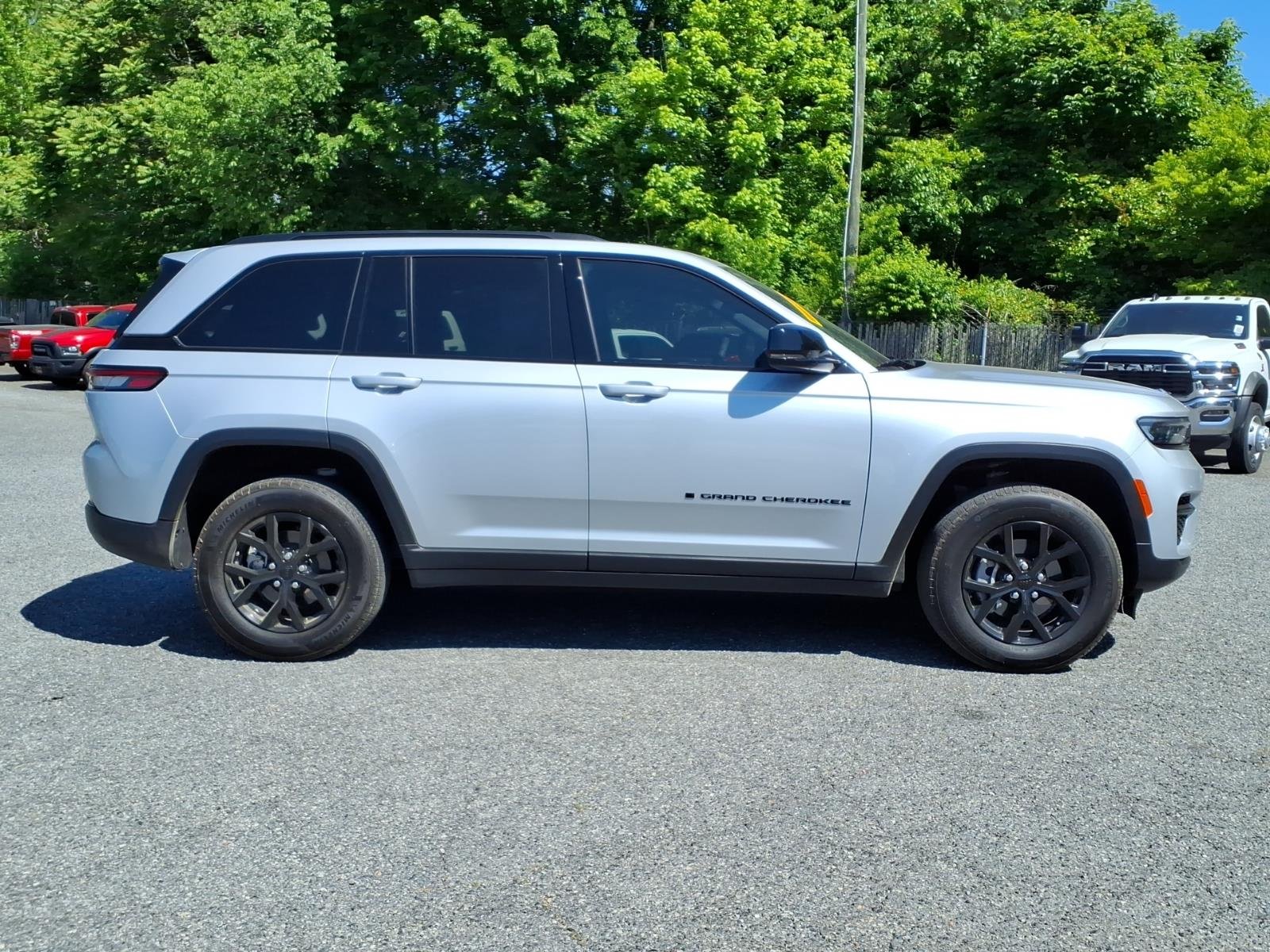 Used 2024 Silver Jeep Altitude X image 24