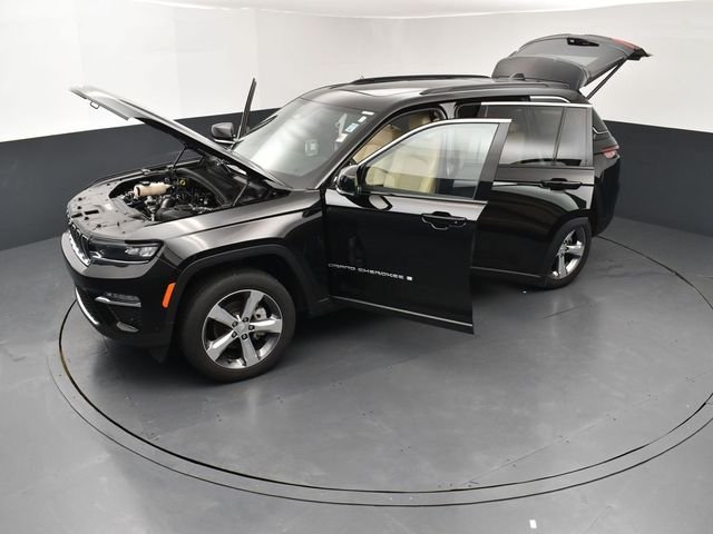Used 2024 Black Jeep Limited image 27