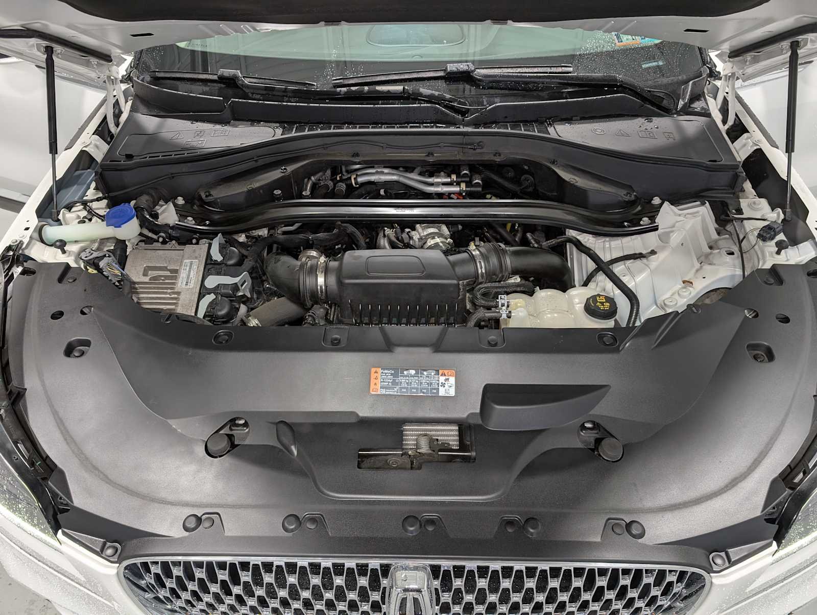 Used 2023 Pristine White Lincoln Standard image 14