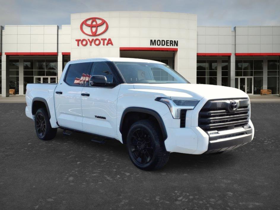 Used 2023 Ice Cap Toyota SR5 image 8