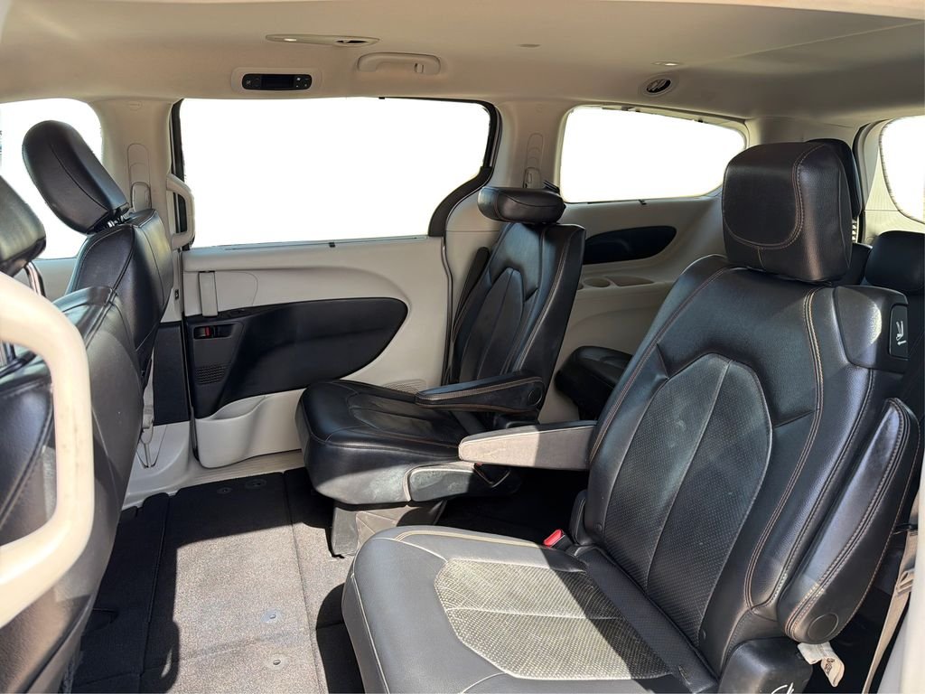 Used 2018 Billet Silver Metallic Clearcoat Chrysler Touring L image 11