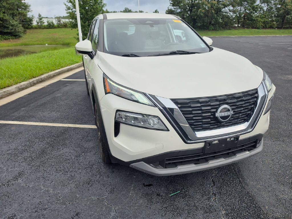 Used 2023 White Nissan SV image 8