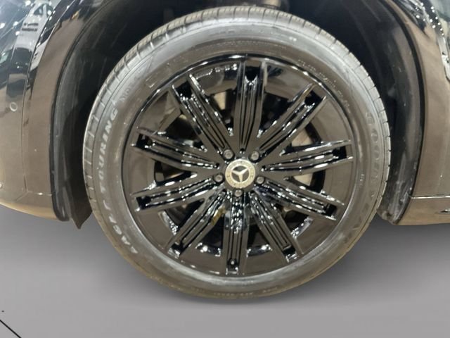 Certified Used 2023 Emerald Green Metallic Mercedes-Benz 580 image 3