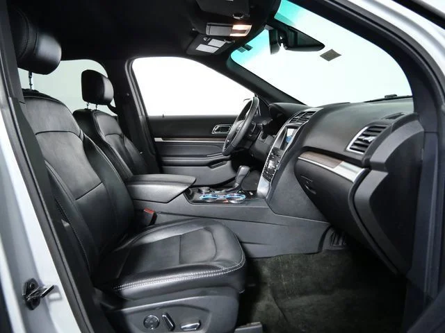 Used 2017 Silver Ford Limited image 11