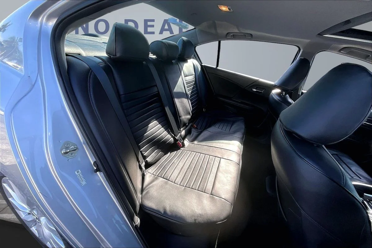 Used 2013 Silver Honda EX-L image 24