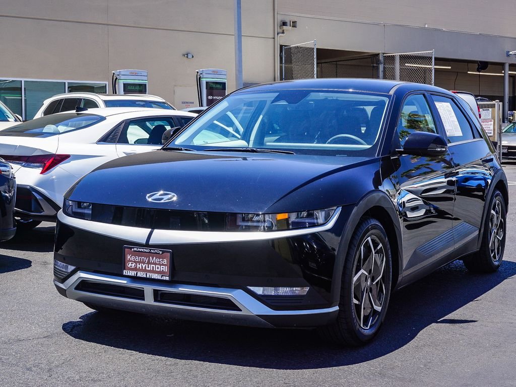 Used 2024 Black Hyundai SEL image 3