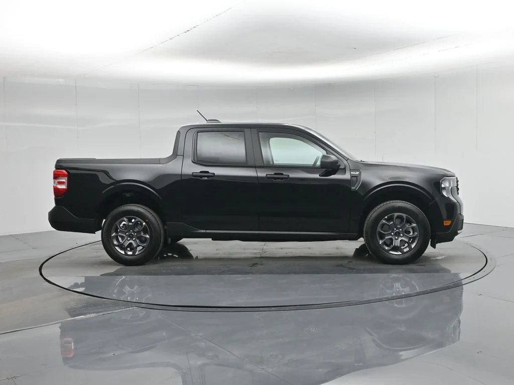 New 2026 Black Ford XLT image 33