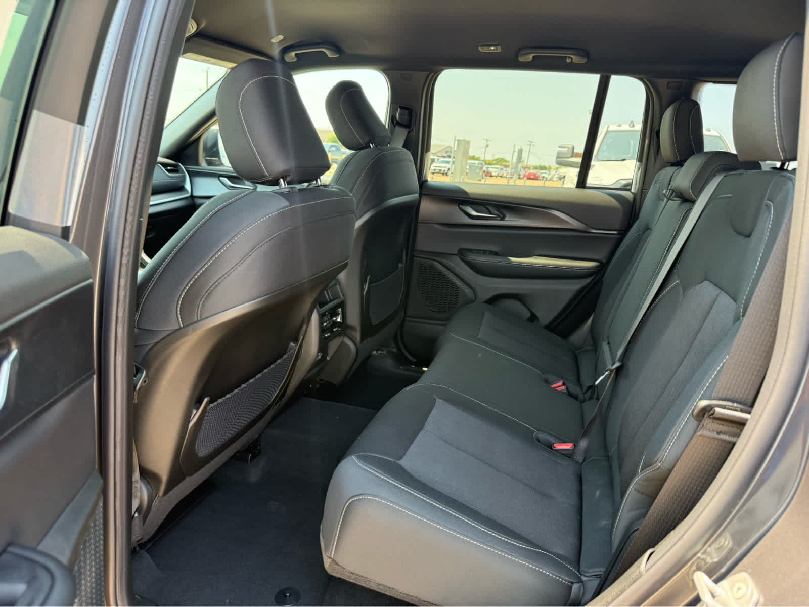 New 2026 Baltic Gray Metallic Clear-Coat Exterior Paint Jeep Laredo image 11