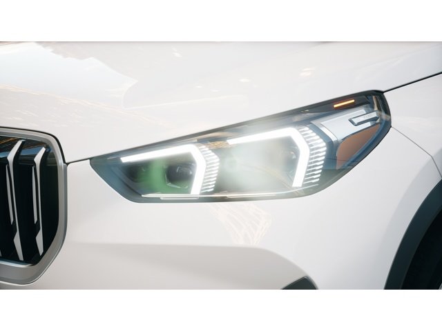 New 2027 Alpine White BMW  image 6