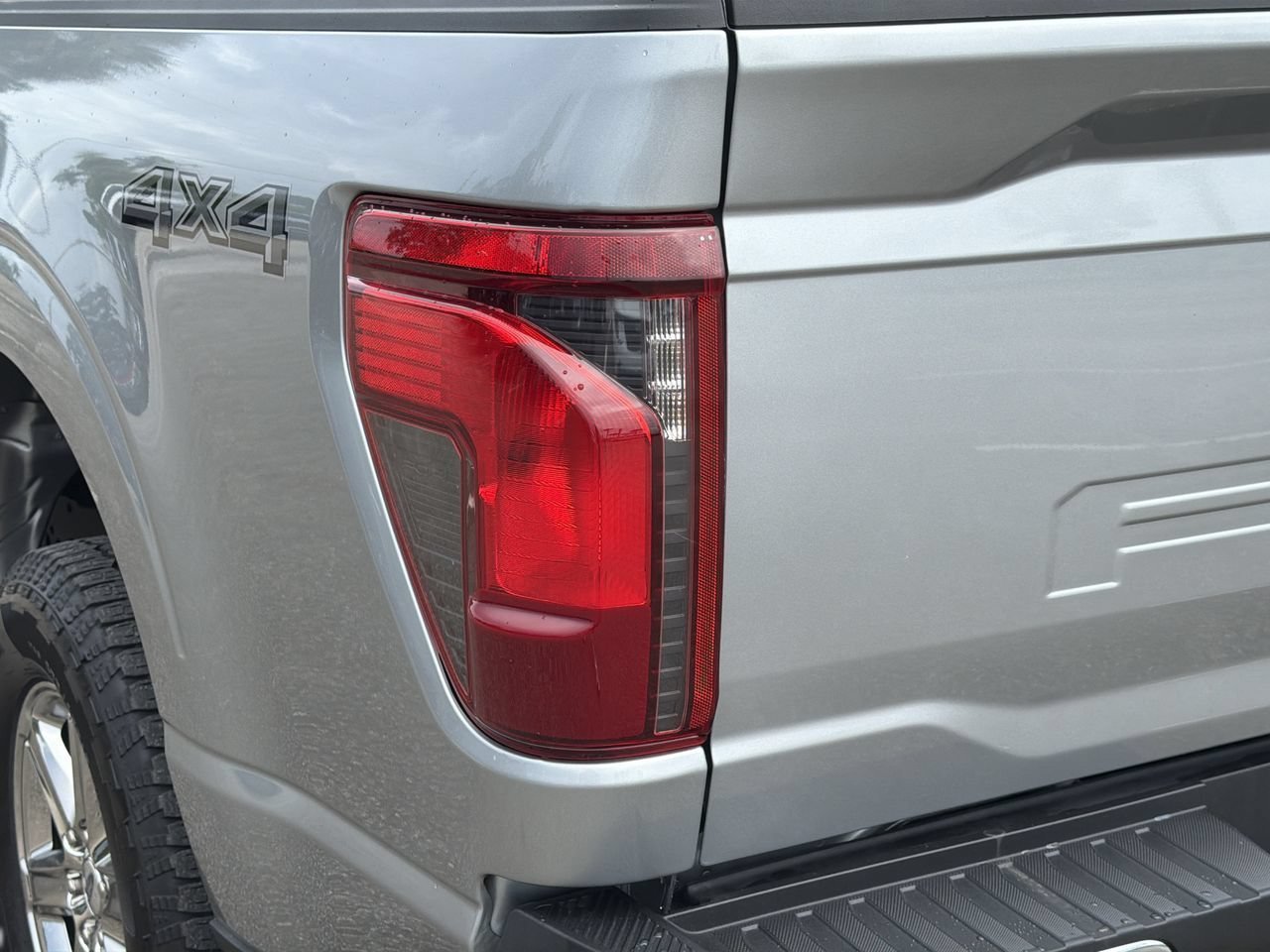 Used 2025 Silver Metallic Ford XLT image 7