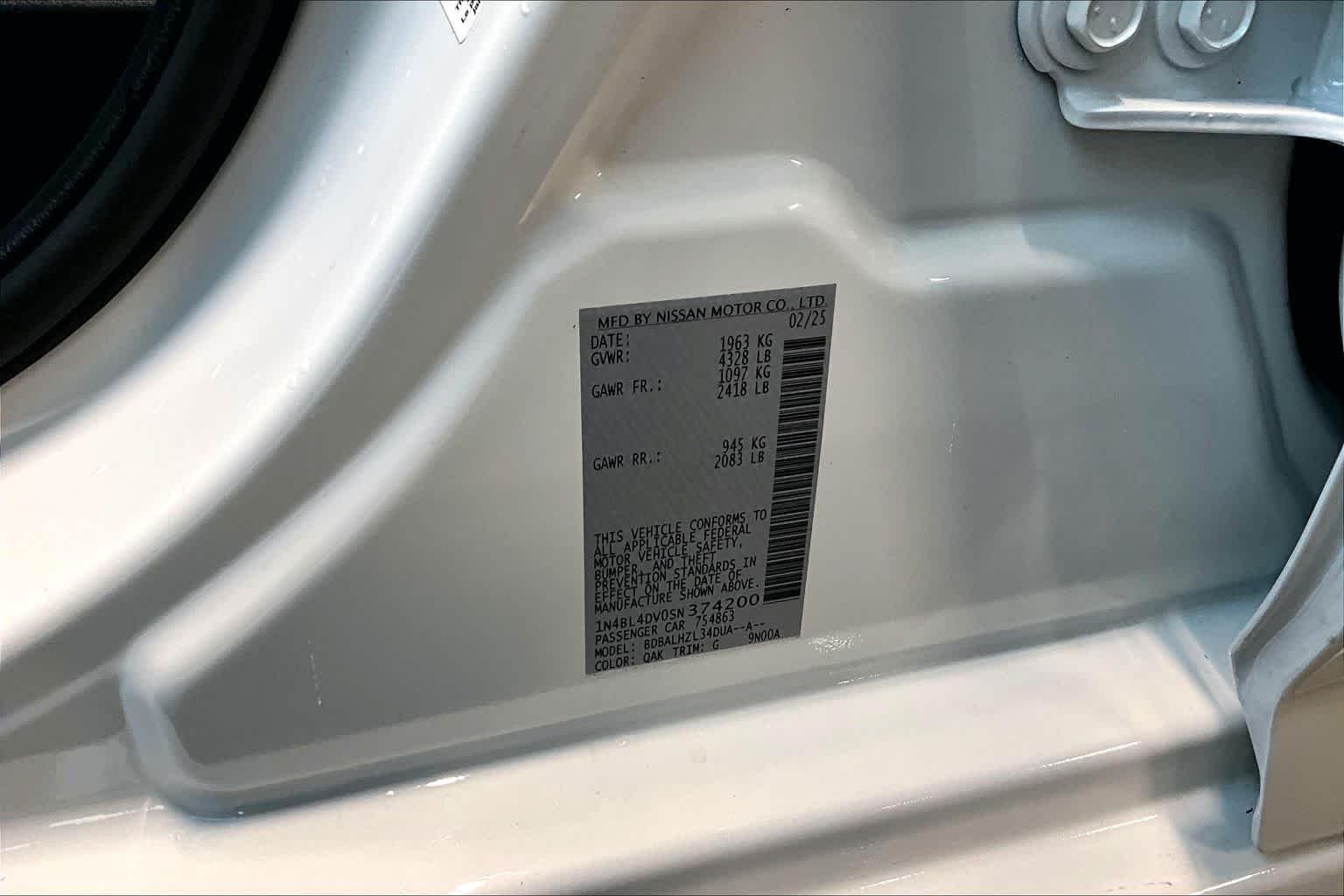 Used 2025 Glacier White Nissan SV image 33