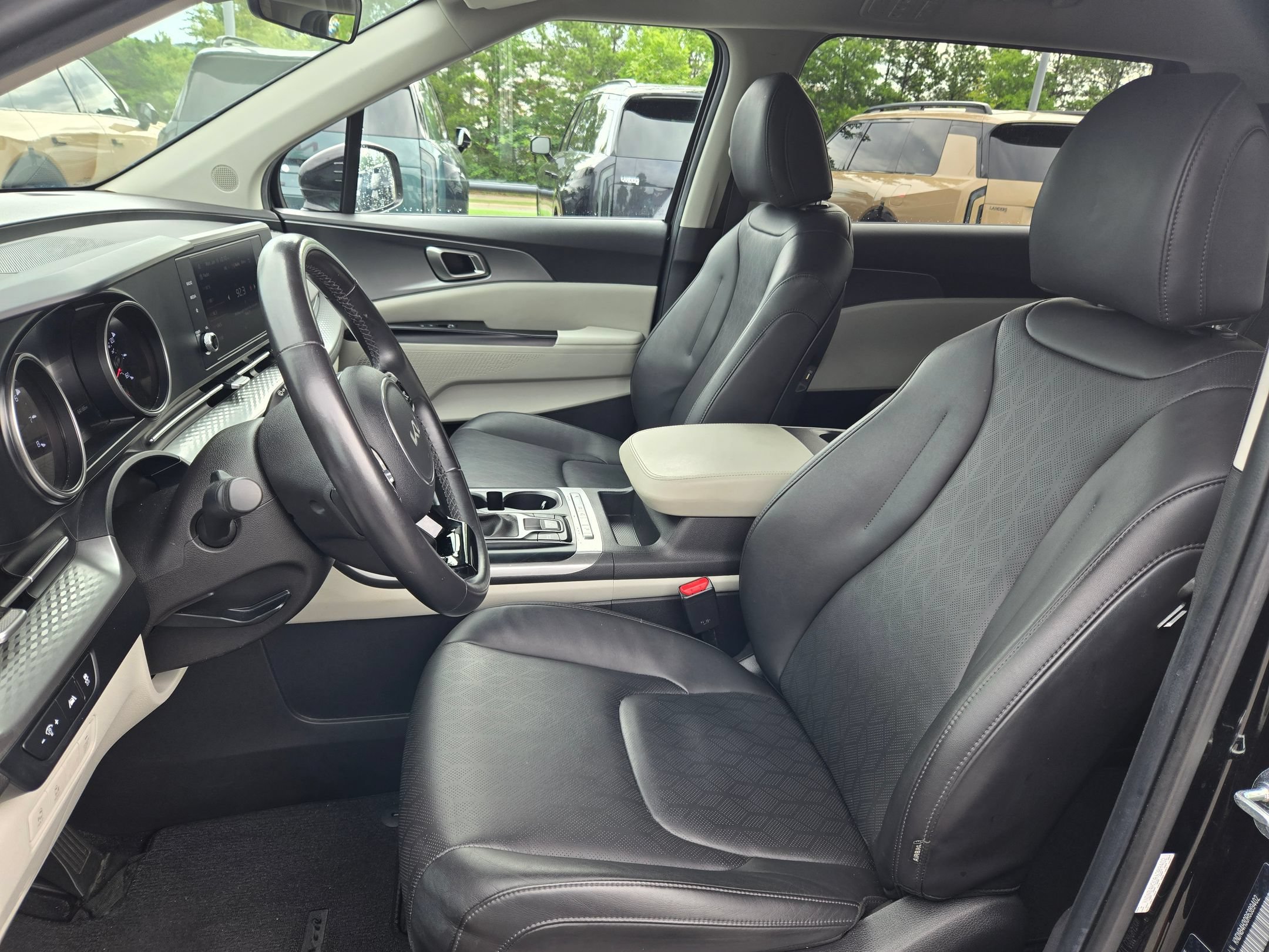Used 2024 Aurora Black Pearl Kia LX image 22