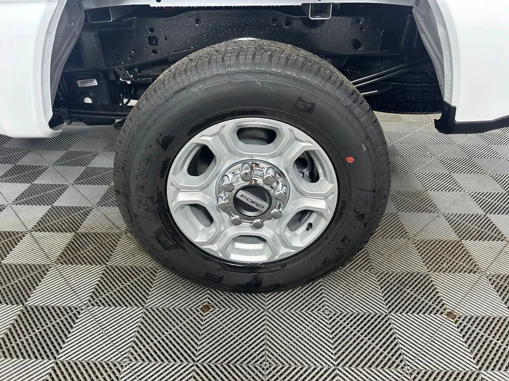 New 2026 Oxford White Ford F-250® XLT image 18