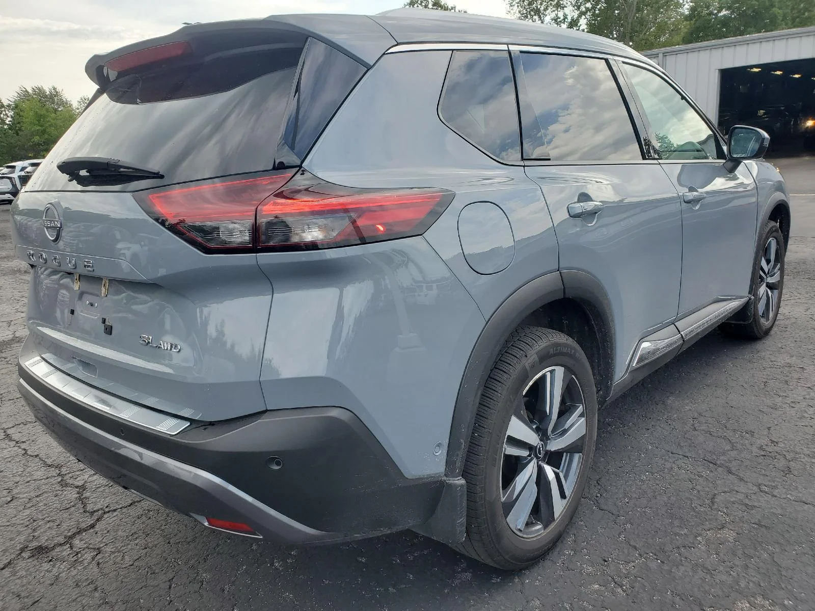 Used 2022 Boulder Gray Pearl Nissan SL image 2