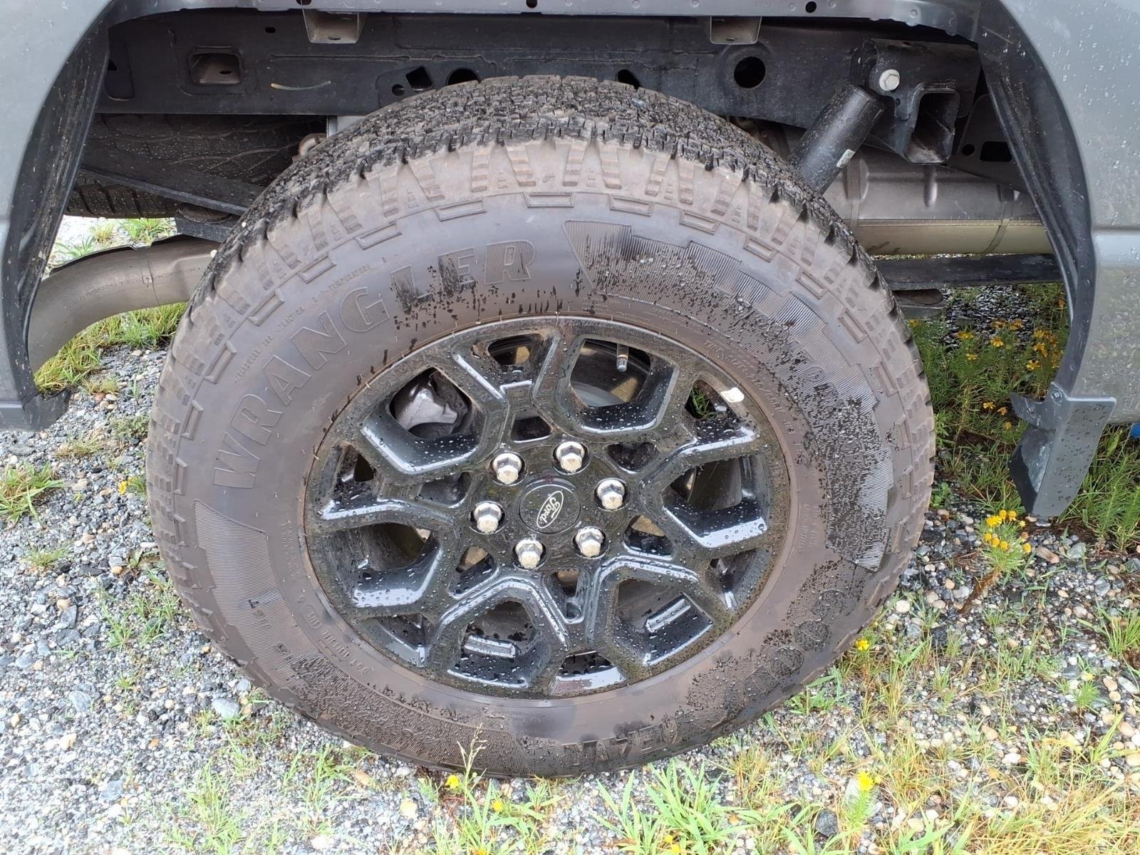 New 2026 Carbonized Gray Metallic Ford XLT image 7