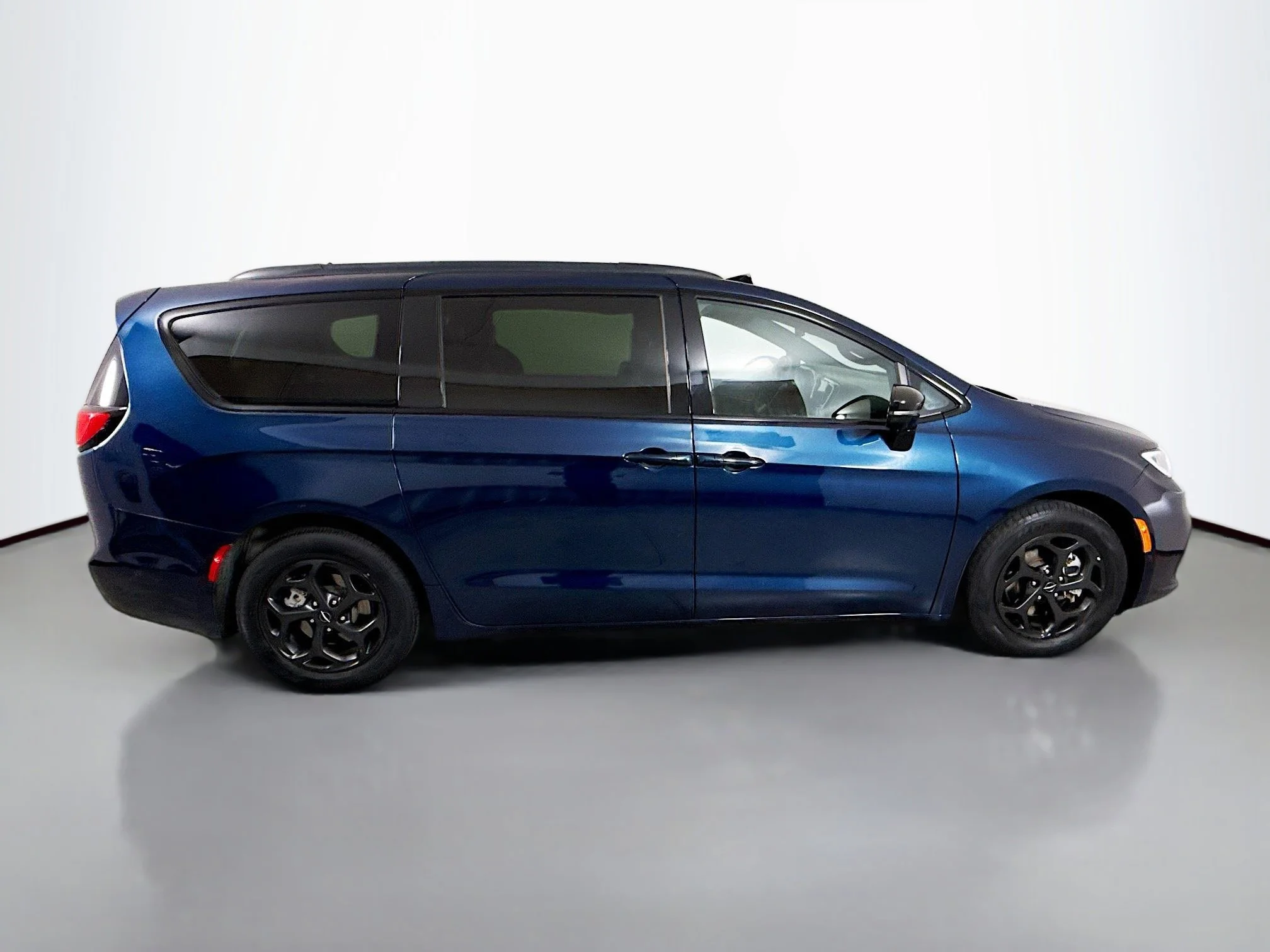 Used 2024 Fathom Blue Pearlcoat Chrysler Hybrid Premium S Appearance Pkg image 8