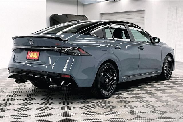 New 2026 Atlantic Gray/Super Black Nissan SR image 17