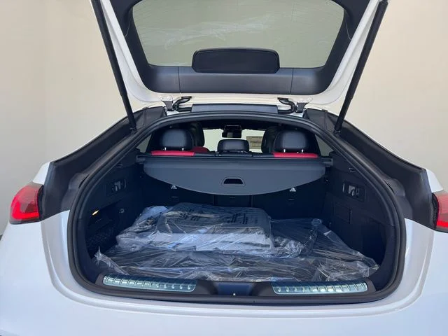 New 2027 Polar White Mercedes-Benz GLC 300 image 8