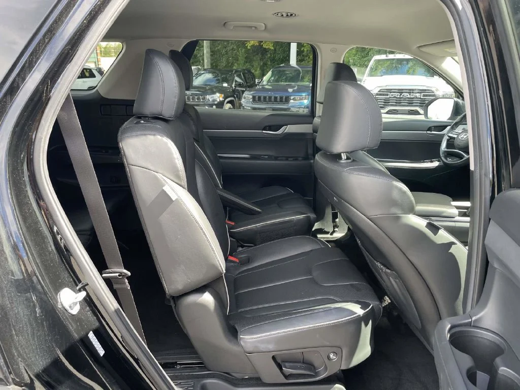 Certified Used 2025 Black Hyundai SEL image 18
