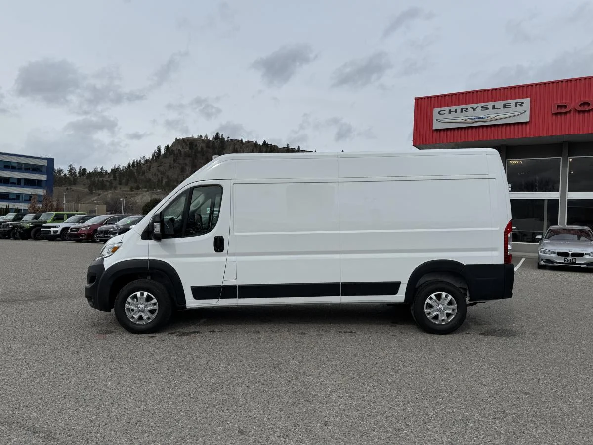 Used 2025 White RAM SLT image 13
