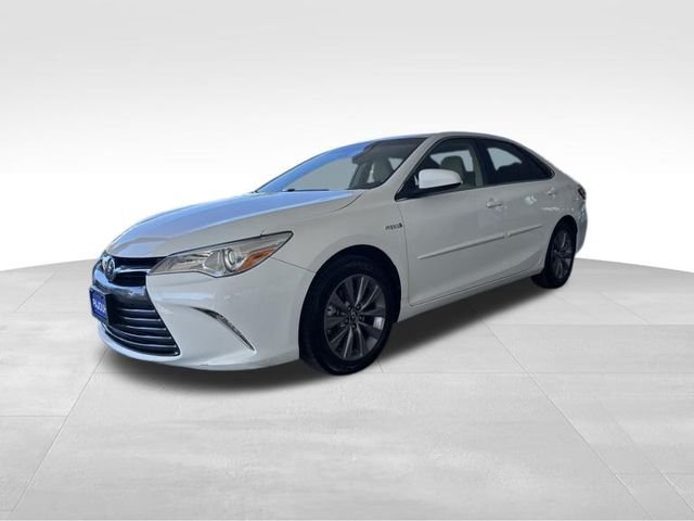 Used 2017 White Toyota XLE image 3