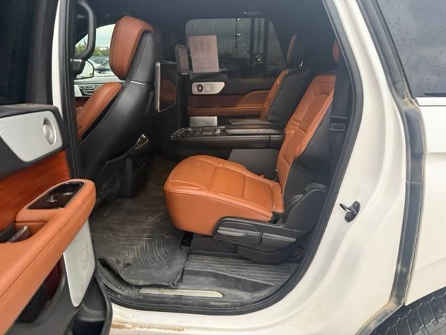 Used 2018 White Lincoln Reserve image 17