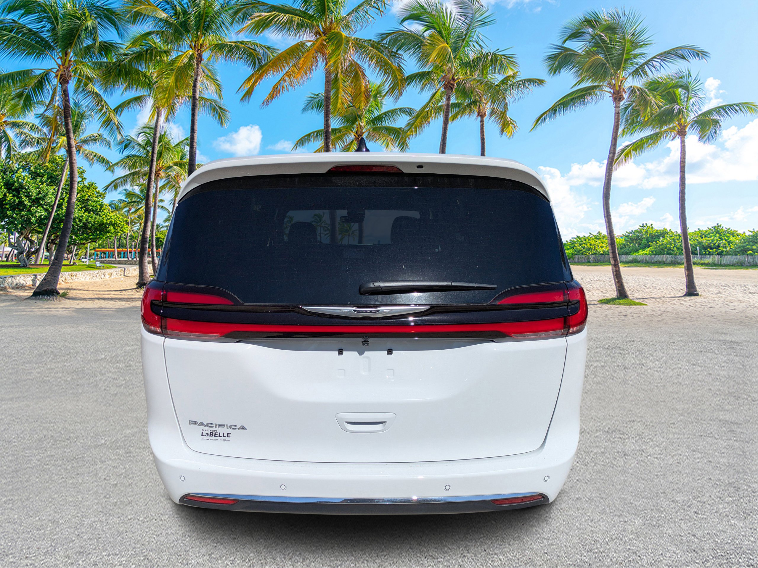 New 2026 Bright White Clear-Coat Exterior Paint Chrysler Select image 4