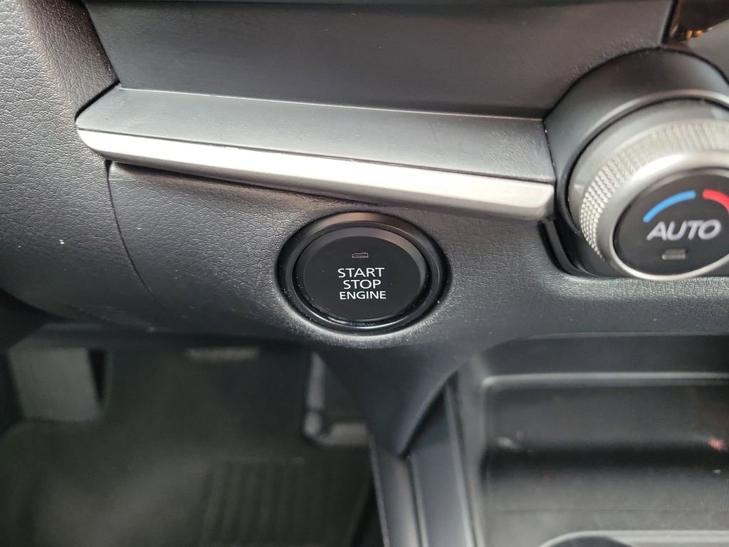 Used 2021 White Mazda Select image 33
